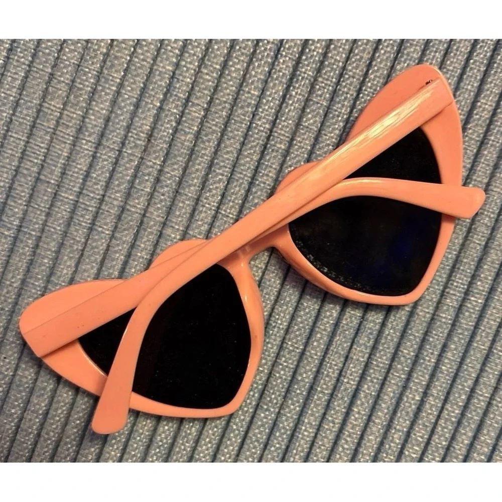 NEW Women's Pink Rhinestone Jewel Trim Classic Cat Eye Sunglasses‎